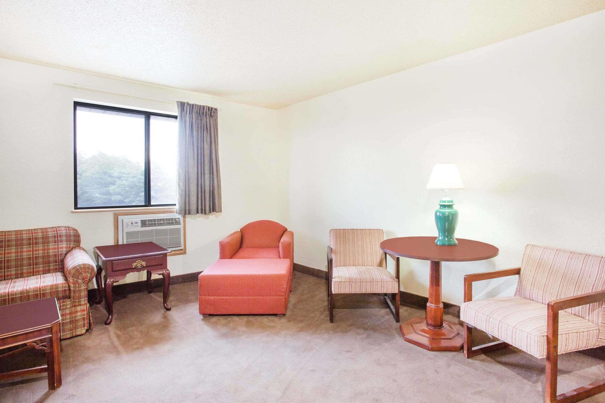 Super 8 By Wyndham Lexington Va Hotel Exterior photo